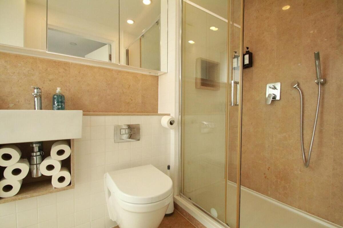 Ft6 Penthouse Gazde/Camere de închiriat Londra